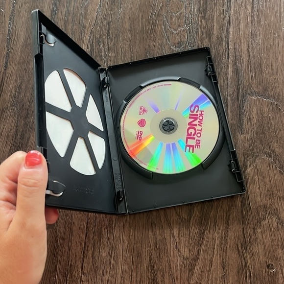 how to be single dvd - Picture 3 of 3